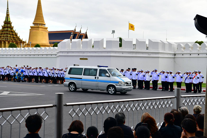 รถพระที่นั่ง เจมส์บอนด์ พิธีเคลื่อนพระบรมศพ