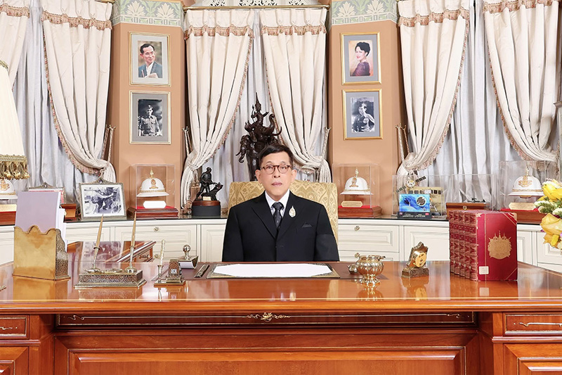 ในหลวง พระราชินี อวยพรปีใหม่ 2569