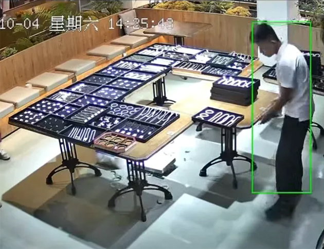 ลูกจ้าง ทำกำไลหยกแตก