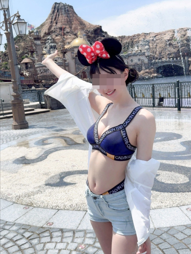 สาวญี่ปุ่นลงภาพเซ็กซี่ ในสวนสนุก สาวญี่ปุ่นลงภาพเซ็กซี่ ในสวนสนุก