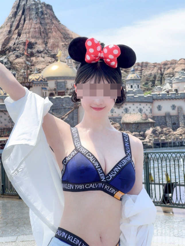 สาวญี่ปุ่นลงภาพเซ็กซี่ ในสวนสนุก สาวญี่ปุ่นลงภาพเซ็กซี่ ในสวนสนุก