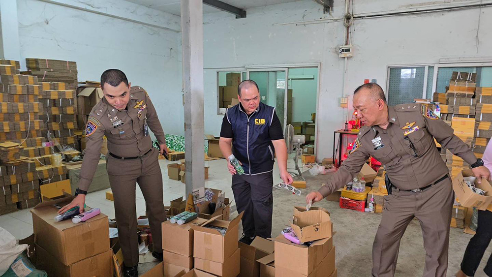 ทลายโกดังของปลอม สวมแบรนด์ดังเพียบ ทลายโกดังของปลอม สวมแบรนด์ดังเพียบ