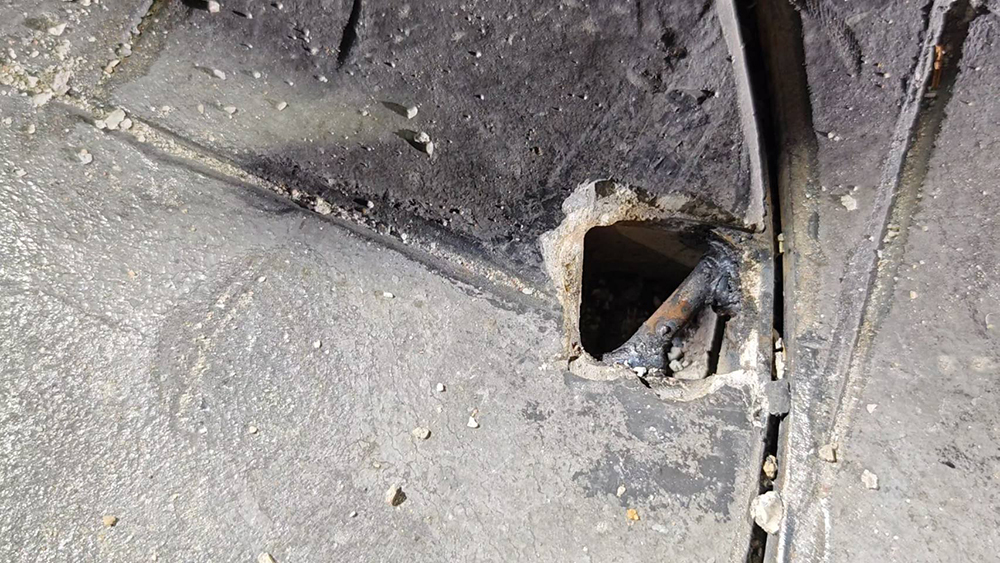 ช่างเชื่อมฝาท่อห้างดัง เจอแรงระเบิดอัดร่าง ช่างเชื่อมฝาท่อห้างดัง เจอแรงระเบิดอัดร่าง