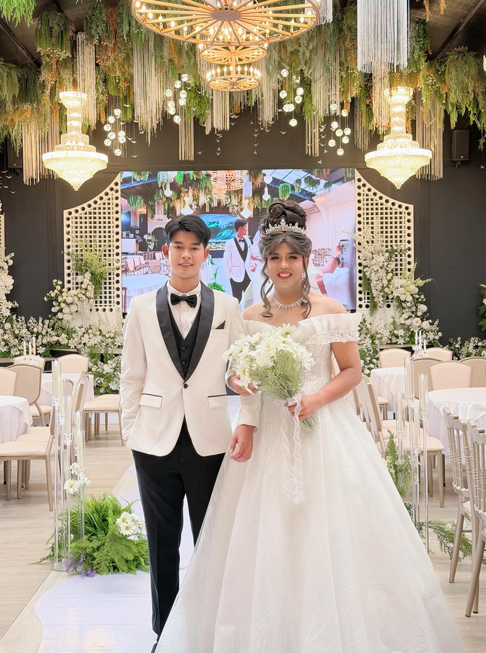 ไพรวัลย์ วรรณบุตร ไพรวัลย์ วรรณบุตร