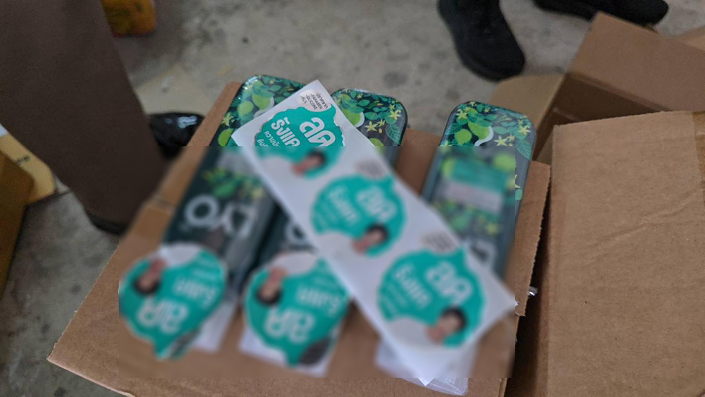 ทลายโกดังของปลอม สวมแบรนด์ดังเพียบ ทลายโกดังของปลอม สวมแบรนด์ดังเพียบ