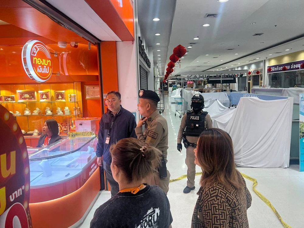 ปล้นทอง 149 บาท กลางห้าง