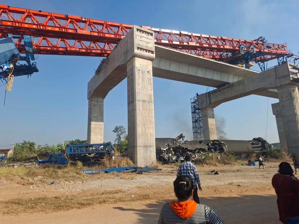 เครนถล่มทับรถไฟ เครนถล่มทับรถไฟ