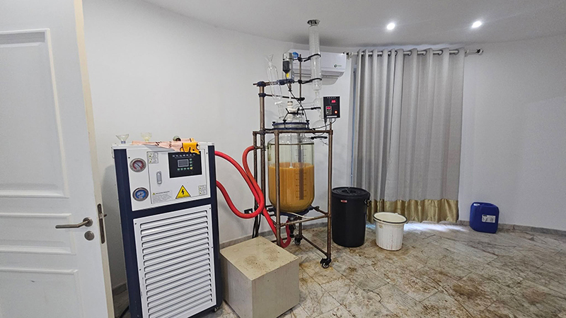 บุกบ้านหรูจีนเทา เจอแท่นผลิตสารเคมี