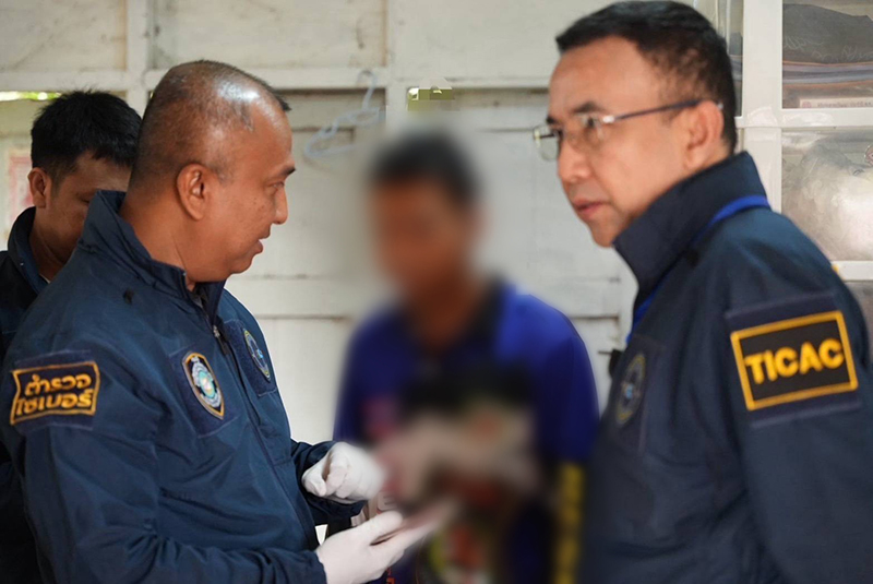 เด็กวัดแอบถ่ายในห้องน้ำหญิง