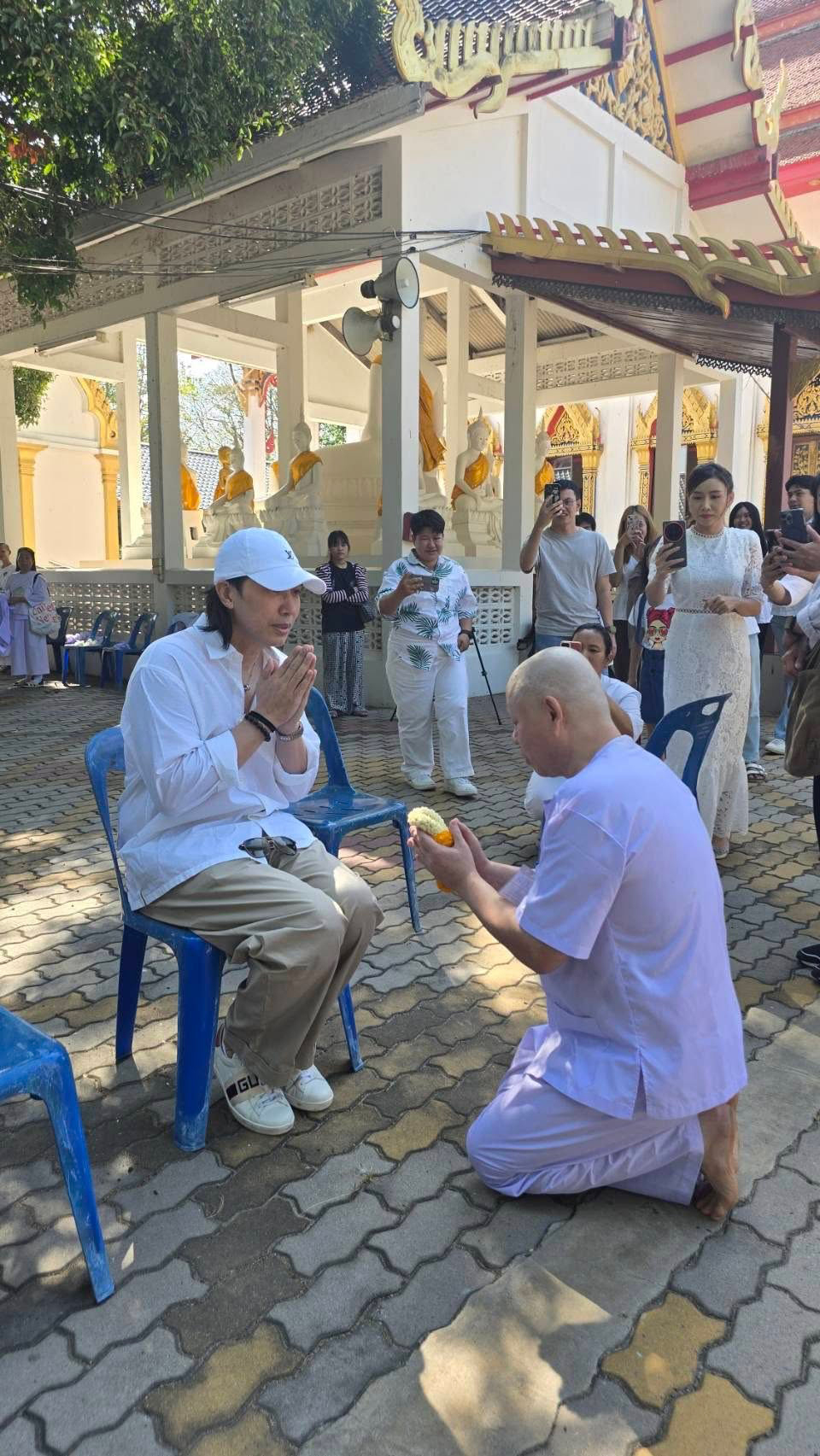 ทนายแก้ว นุ่งชุดขาว เข้าพิธีอุปสมบท