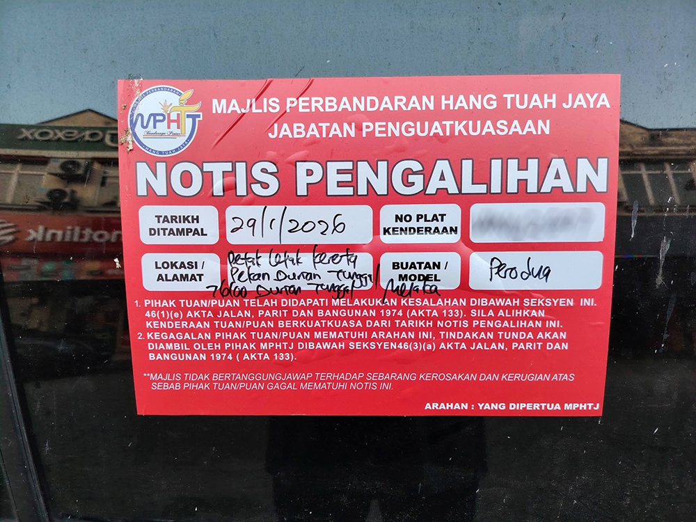 จอดรถทิ้งไว้ 3 สัปดาห์ เจอขี้นกเต็ม ๆ