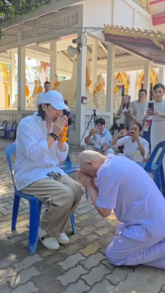 ทนายแก้ว นุ่งชุดขาว เข้าพิธีอุปสมบท