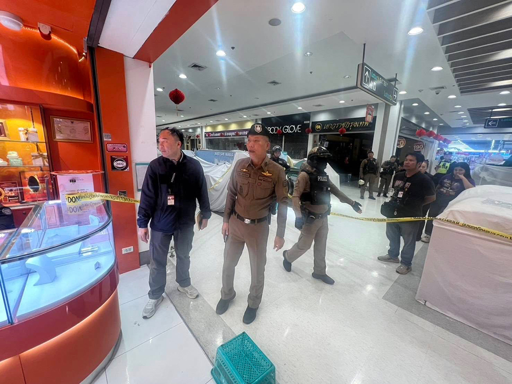 ปล้นทอง 149 บาท กลางห้าง