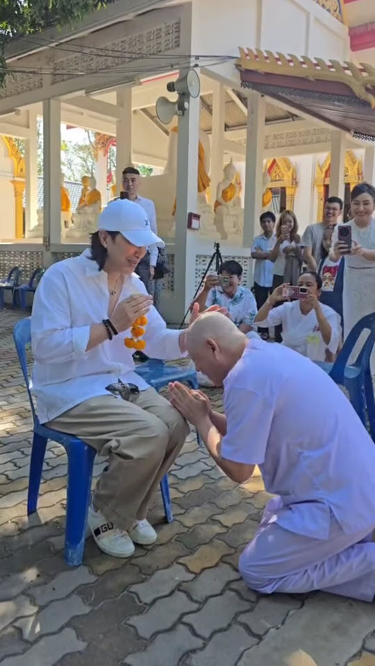 ทนายแก้ว นุ่งชุดขาว เข้าพิธีอุปสมบท