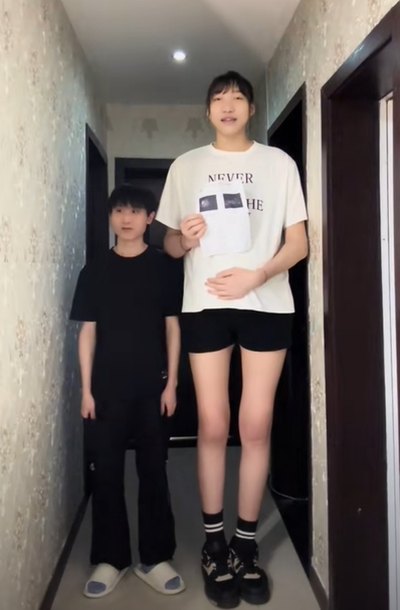 สาวร่างยักษ์สูง 220 ซม. ตั้งท้องหนุ่มต่างไซซ์ เจอดราม่า ท้องได้จริงเหรอ
