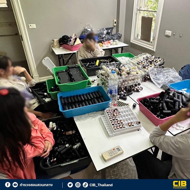 บุกจับทุนจีน ลักลอบเก็บบุหรี่ไฟฟ้ากลางกรุงฯ ส่องอุปกรณ์ผลิตน้ำยา มันคือสารอะไร