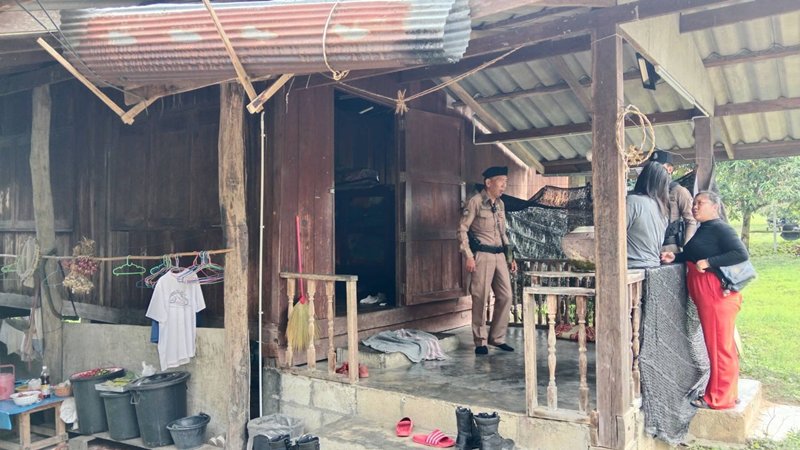 ตำรวจอมก๋อย โดนชาวบ้านเรียกไปกล่อมเด็กไปโรงเรียน เป็นทุกอย่างให้เธอแล้ว
