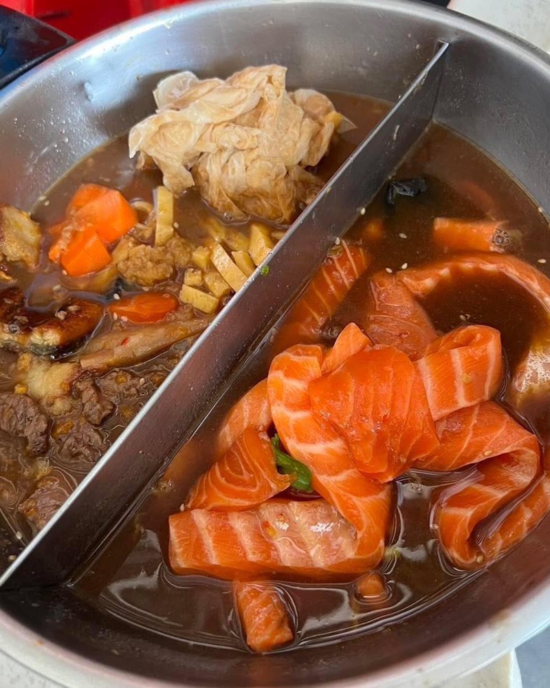 ร้านบุฟเฟต์หรูช็อก ลูกค้ากินเหลือ 8 ขีด ซุกหม้อชาบู เคี้ยวทิ้งยัดทิชชู ร้านบุฟเฟต์หรูช็อก ลูกค้ากินเหลือ 8 ขีด ซุกหม้อชาบู เคี้ยวทิ้งยัดทิชชู