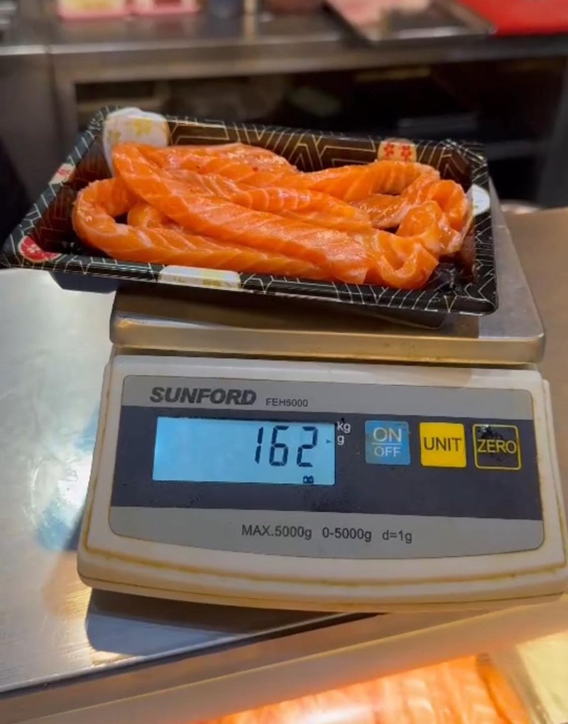 ร้านบุฟเฟต์หรูช็อก ลูกค้ากินเหลือ 8 ขีด ซุกหม้อชาบู เคี้ยวทิ้งยัดทิชชู ร้านบุฟเฟต์หรูช็อก ลูกค้ากินเหลือ 8 ขีด ซุกหม้อชาบู เคี้ยวทิ้งยัดทิชชู