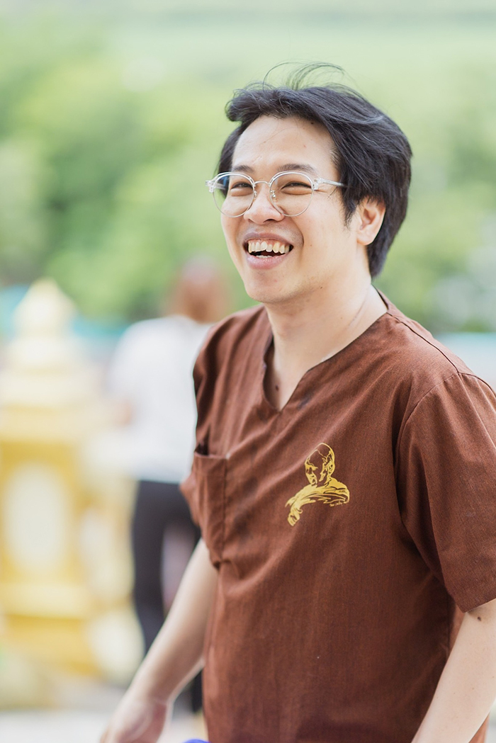 หมอบี ทูตสื่อวิญญาณ เล่าที่มาความรวย มีรถนับ 100 คัน ทำธุรกิจอะไร หมอบี ทูตสื่อวิญญาณ เล่าที่มาความรวย มีรถนับ 100 คัน ทำธุรกิจอะไร