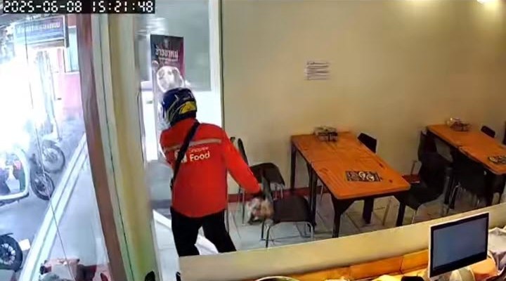 ไรเดอร์สายแดนซ์ ร้านเปิดเพลงมันไปหน่อย อดใจไม่ไหวโชว์ลีลาพริ้ว