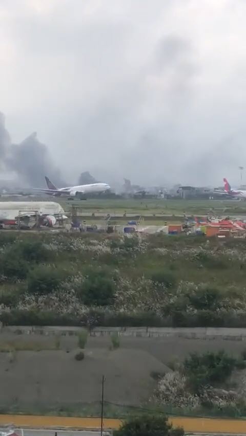 ชอตสุดระทึก การบินไทย เร่งเครื่องทะยานขึ้นฟ้า ฝ่าฉากจราจล ม็อบ Gen Z เนปาล