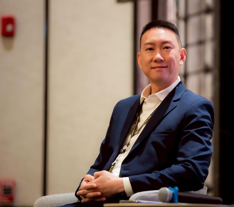 เบนซ์ เรซซิ่ง โพสต์ภาพสาวปริศนา บอกโลกเต็มไปด้วยภาพลวงตา... เธอคือใคร !?