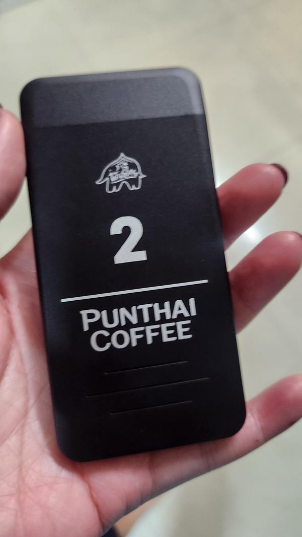 ซื้อกาแฟเผลอลืมคืนเครื่องเรียกคิว