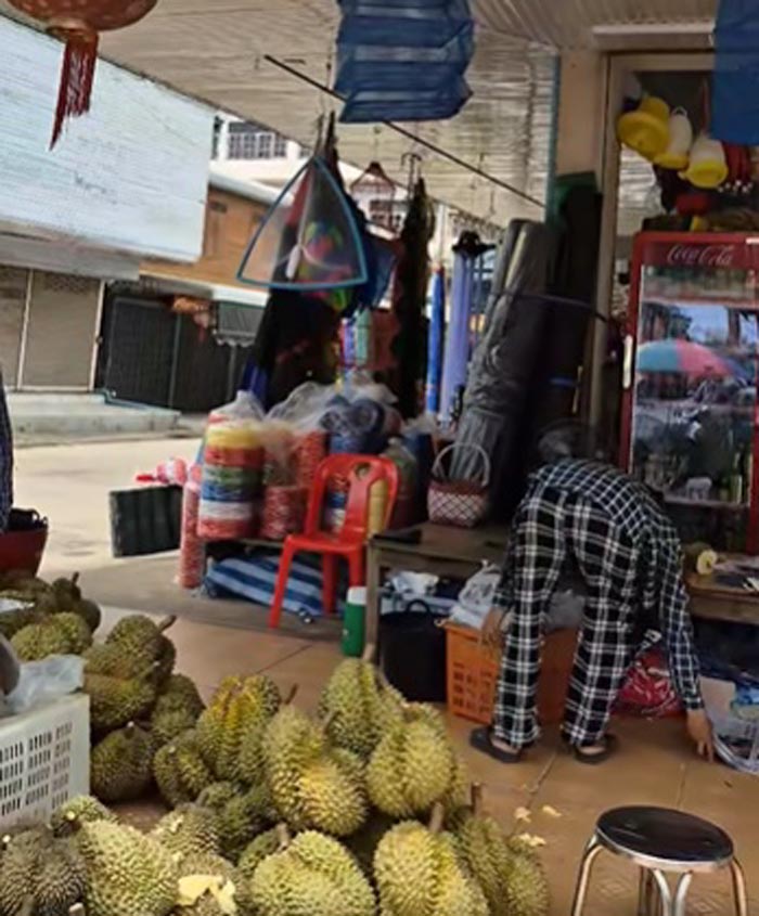 แม่ค้าทุเรียน