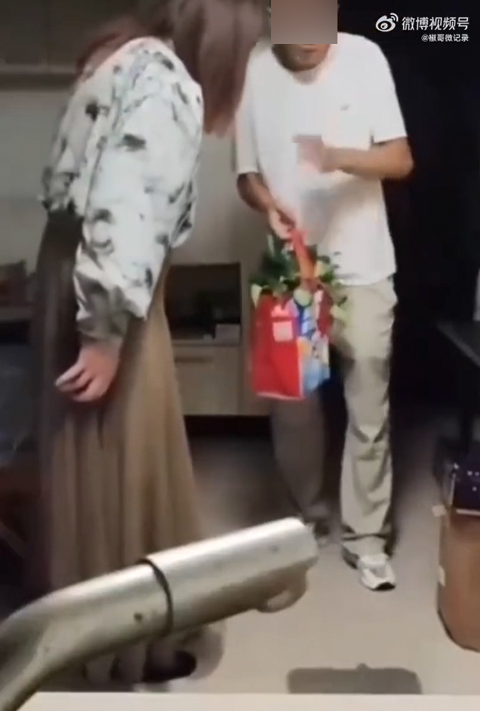 เจ๊หงส์ หลอกมีเซ็กส์ แอบถ่ายคลิป