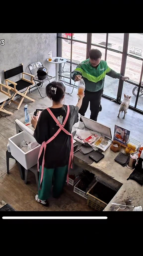 ไรเดอร์กลับมาซื้อเครื่องดื่มใหม่ให้ลูกค้า หลังออร์เดอร์หกหมด