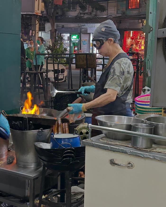 ท่านอ้น ไปกินอาหารเจ๊ไฝ ท่านอ้น ไปกินอาหารเจ๊ไฝ