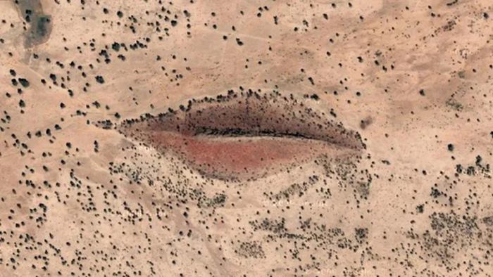 ภาพถ่าย Google Earth เนินเขาลึกลับรูปปาก ภาพถ่าย Google Earth เนินเขาลึกลับรูปปาก