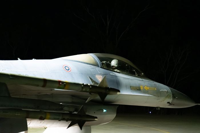 F-16 
