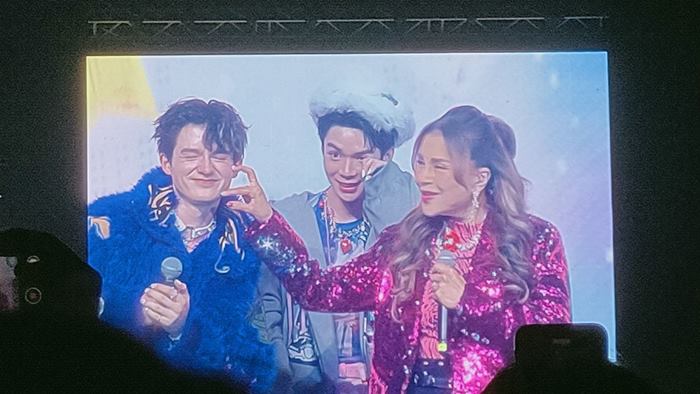 ทูลกระหม่อมฯ ทรงเซอร์ไพรส์ ขึ้นเวทีแฟนมีตเจลบอย 