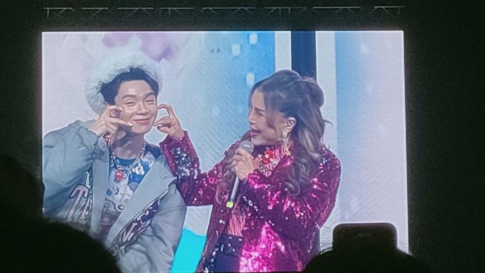 ทูลกระหม่อมฯ ทรงเซอร์ไพรส์ ขึ้นเวทีแฟนมีตเจลบอย 