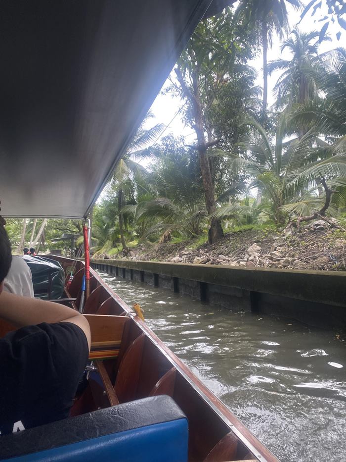 นักท่องเที่ยวโวย นั่งเรือตลาดน้ำ 3 คน 9500