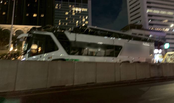 รถบัส รถโม่ปูน ชนคาน