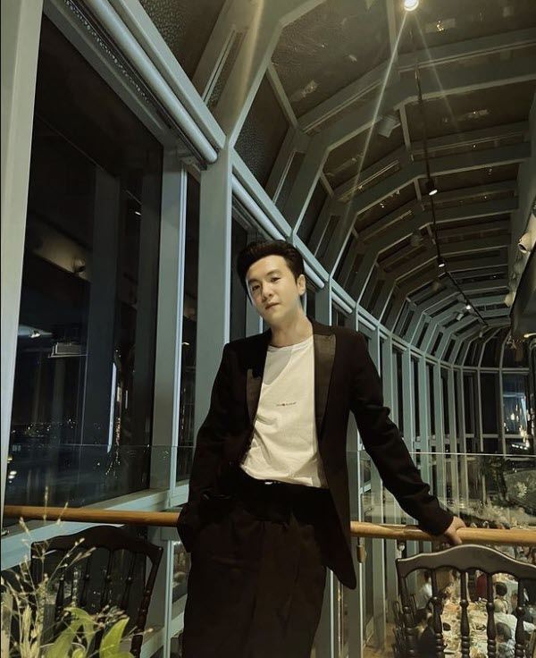 ฟางเวยเจี๋ย หรือ เอียน ฟาง ล่วงละเมิดทางเพศเยาวชน