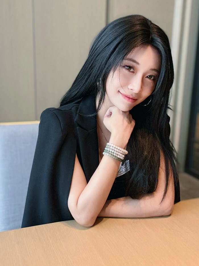 ดาราสาวลุยงานจิตอาสา ช่วยน้ำท่วม แต่ชุดทำคนหลุดโฟกัส งงถูกวิจารณ์แม้ทำดี