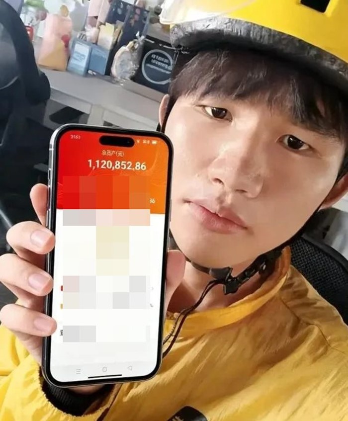 ไรเดอร์หนุ่มจีนวัย 25 ส่งอาหารจนปลดหนี้หลักแสน ไรเดอร์หนุ่มจีนวัย 25 ส่งอาหารจนปลดหนี้หลักแสน