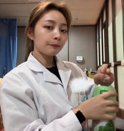 แพทย์สาวเปิดอาชีพเสริม เก็บขยะขาย 