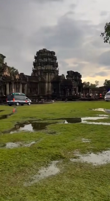 ฟ้าผ่าปราสาทนครวัด ดับ 3 ราย 