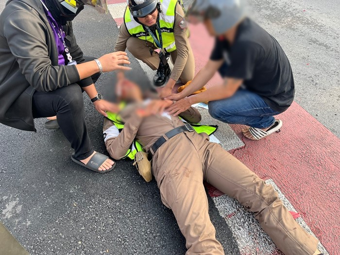 ฝ่าไฟแดง ชน ตร. สาหัส 