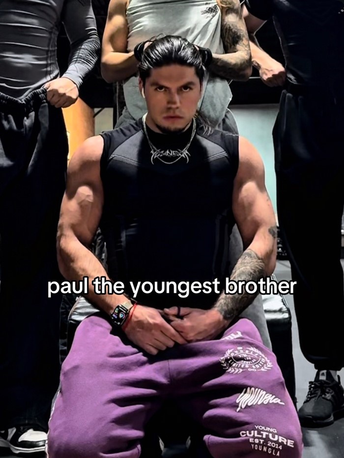 สาวโชว์หุ่นสุดแกร่ง แถมครอบครัวล่ำบึ้กทุกคน