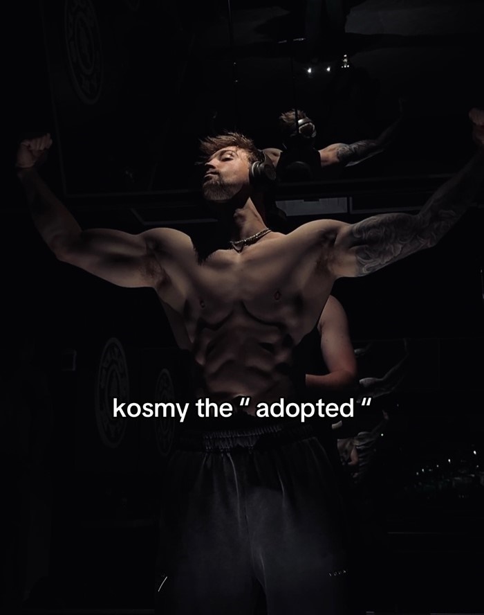 สาวโชว์หุ่นสุดแกร่ง แถมครอบครัวล่ำบึ้กทุกคน