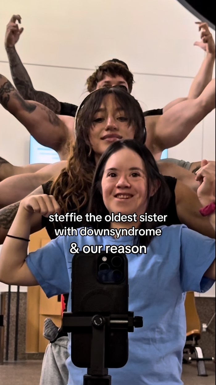 สาวโชว์หุ่นสุดแกร่ง แถมครอบครัวล่ำบึ้กทุกคน