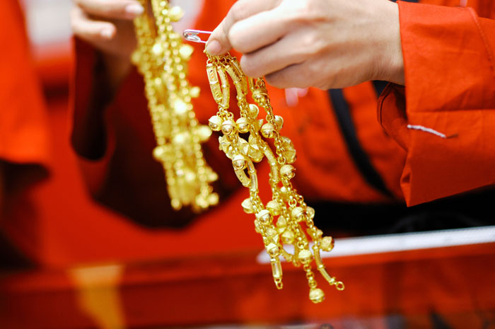 เอาทองสะใภ้ไปขาย กลายเป็นเรื่องราวดี ๆ เอาทองสะใภ้ไปขาย กลายเป็นเรื่องราวดี ๆ