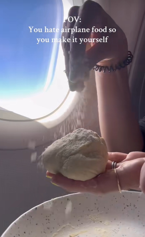 ทำแป้งพาสตาบนเครื่องบิน