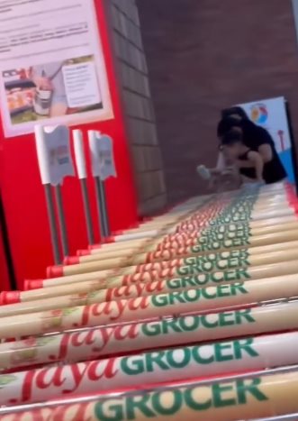 พาลูกฉี่ใส่ถังขยะ ซูเปอร์มาร์เกต